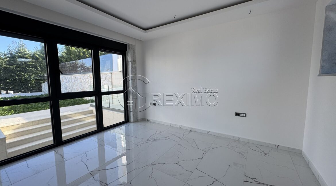 Luxury villa in Hanioti