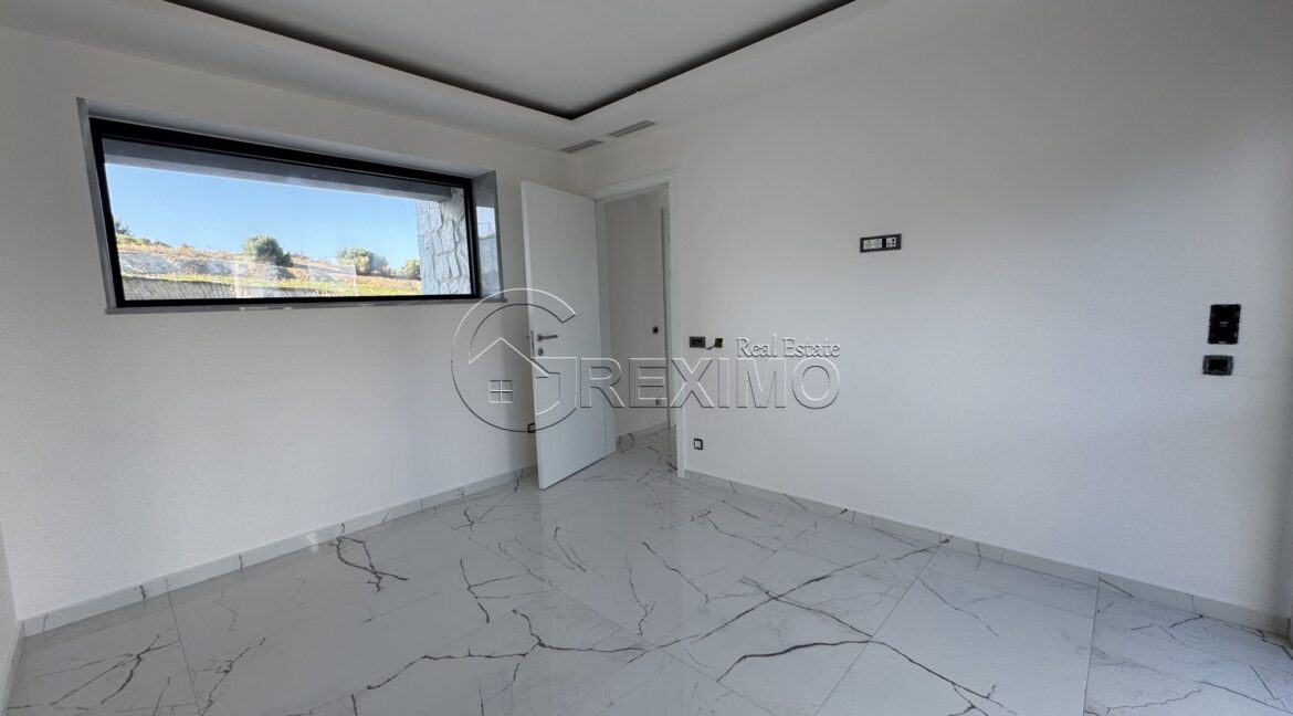 Luxury villa in Hanioti