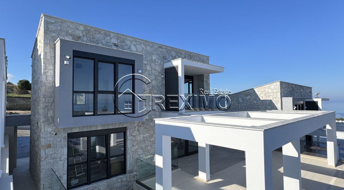 Luxury villa in Hanioti