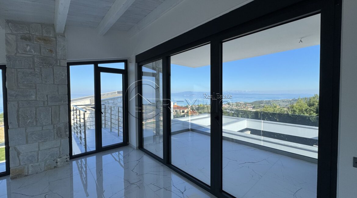 Luxury villa in Hanioti