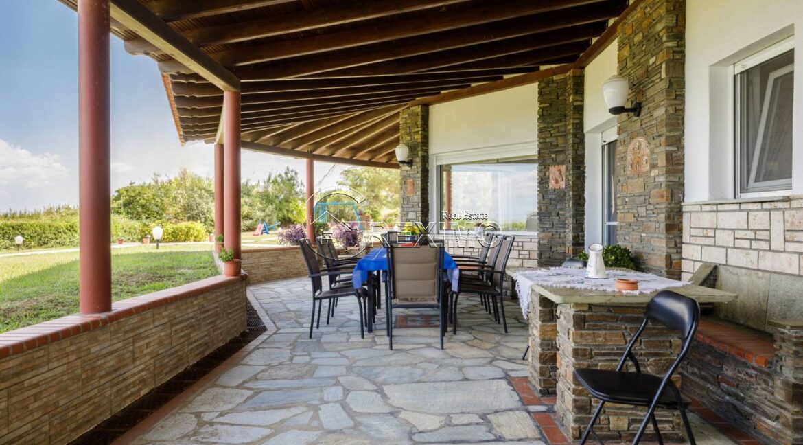 Villa on the seafront in Halkidiki (1)
