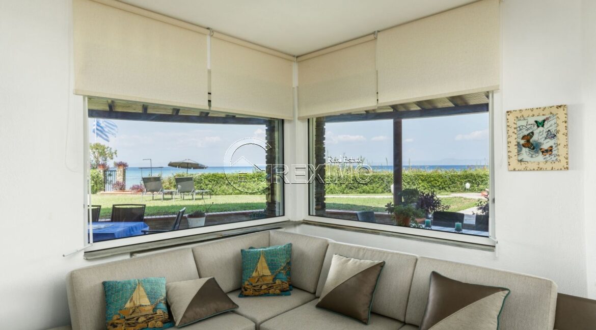 Villa on the seafront in Halkidiki (14)