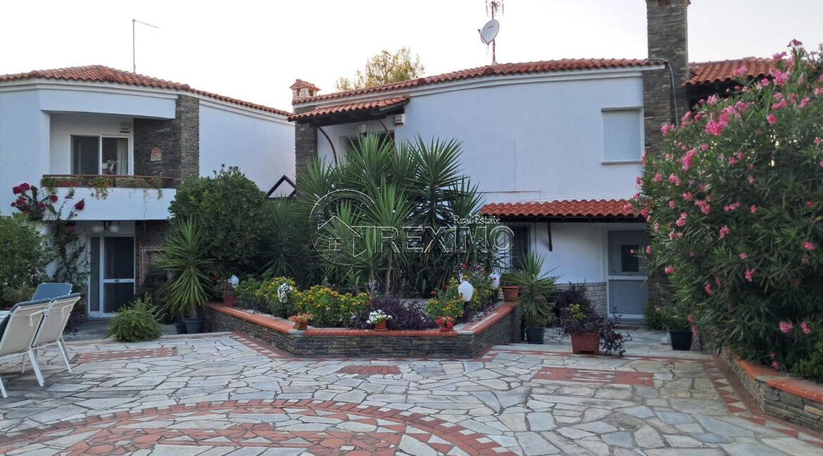 Villa on the seafront in Halkidiki (2)