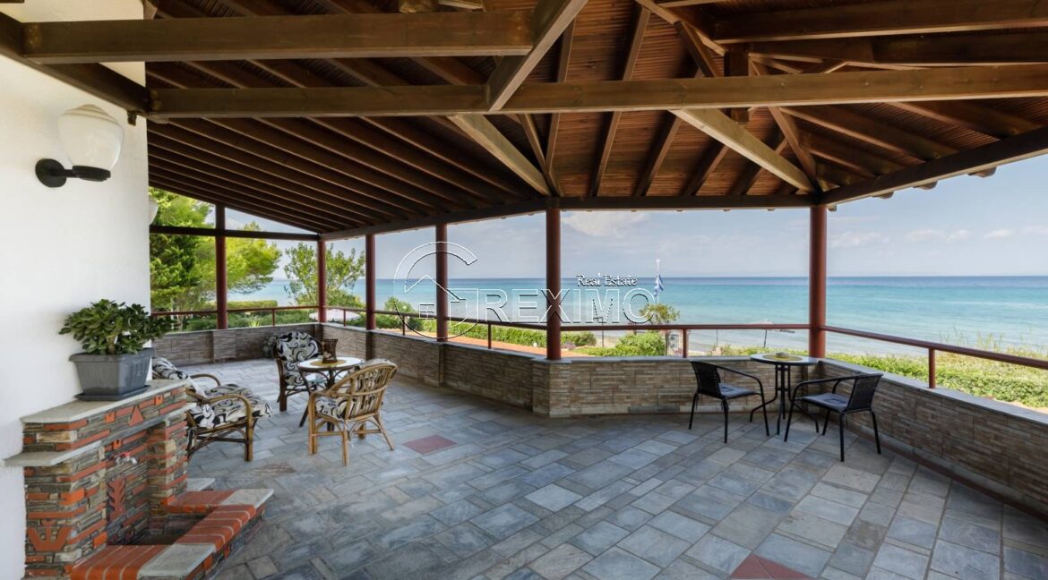 Villa on the seafront in Halkidiki (4)