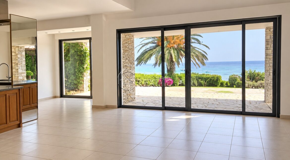Beachfront villa Halkidiki