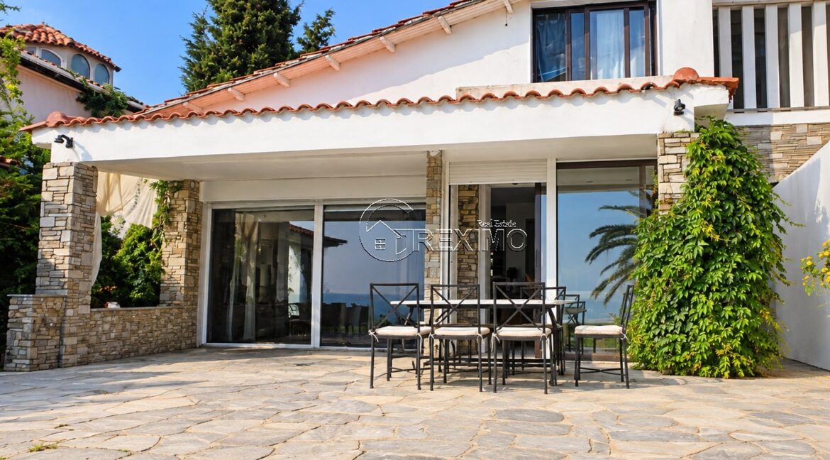 Beachfront villa Halkidiki