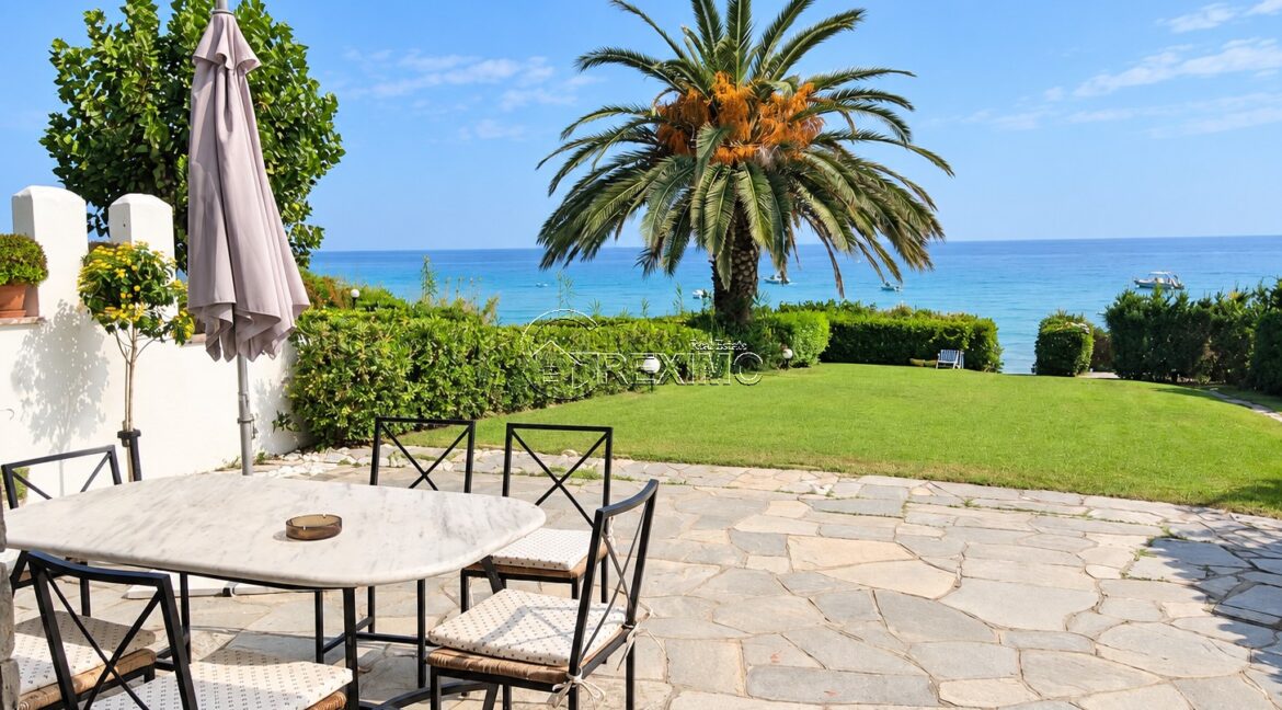 Beachfront villa Halkidiki