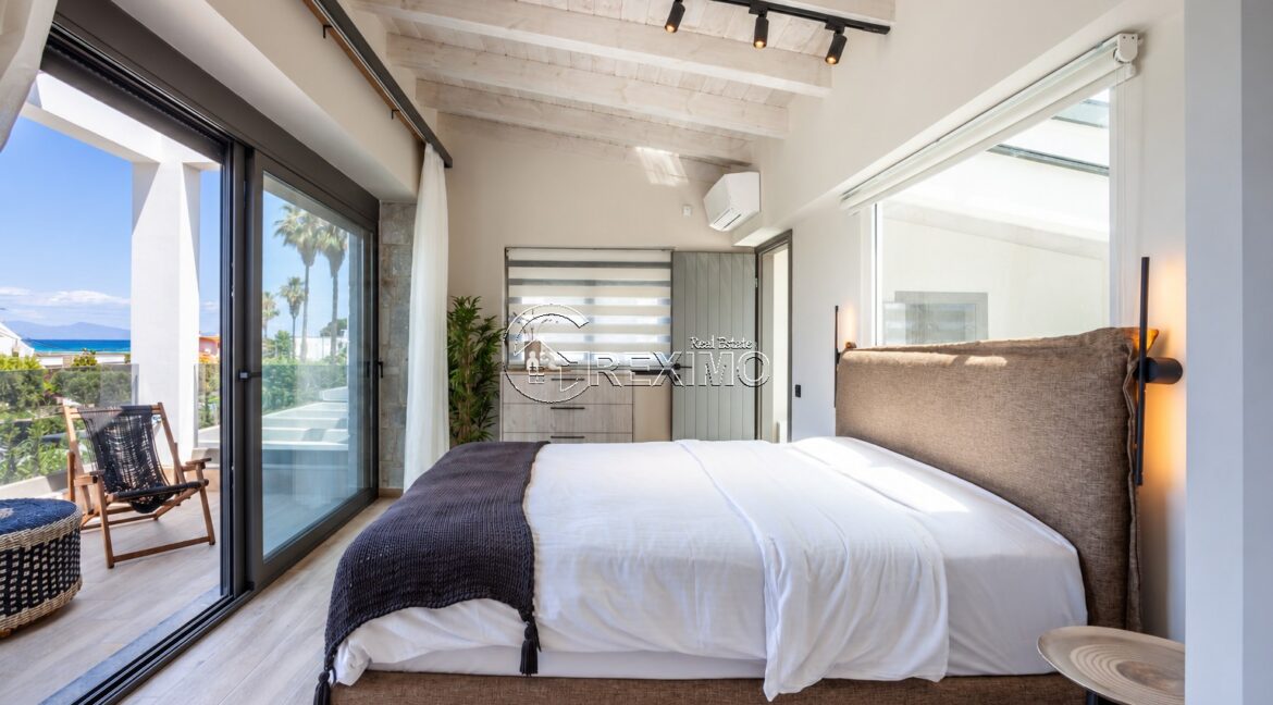 Villa on the beach in Hanioti (10)